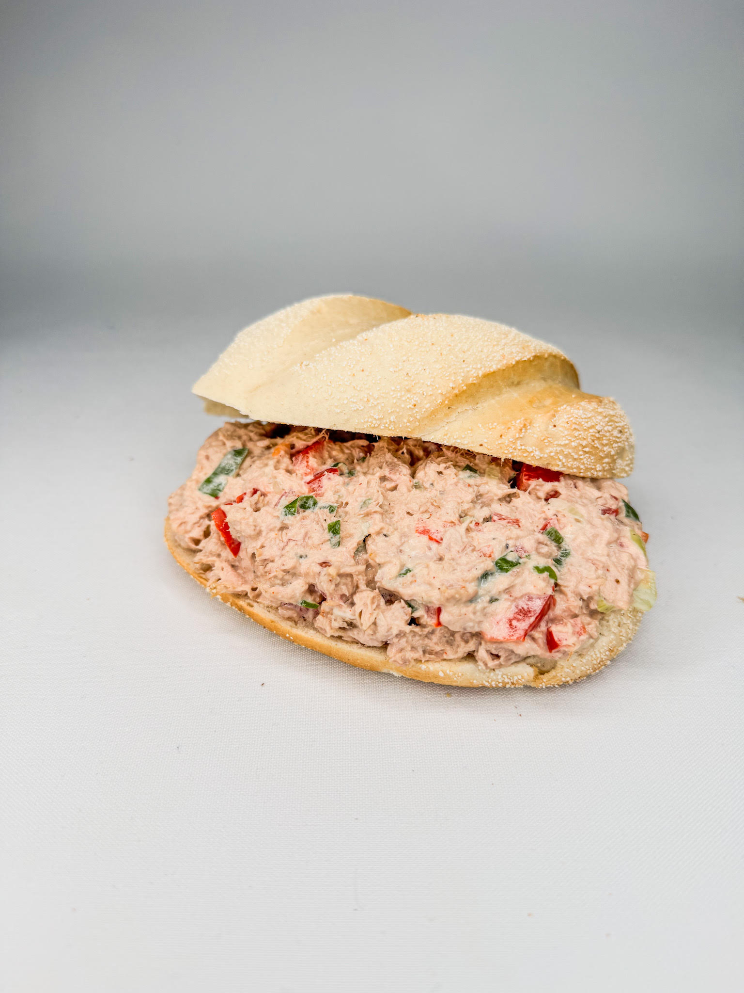 Broodje huisgemaakte tonijnsalade